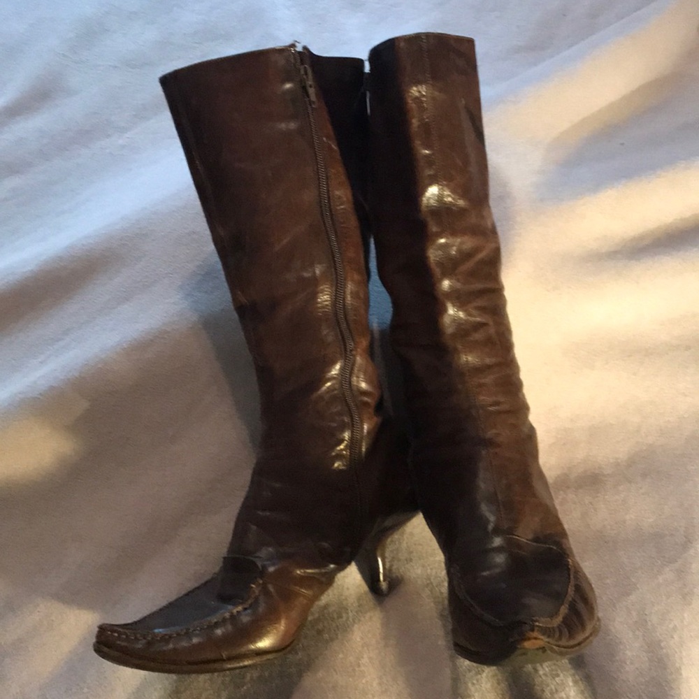 TROPZIENESS BOOTS Size 8.5 brown leather soft. Very comfortable. Sexy heel